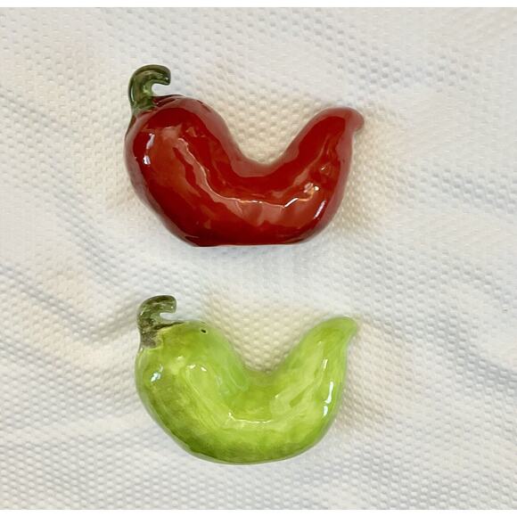 Certified International CIC La Vida Chili Pepper Figural Salt and Pepper Shakers - Picture 10 of 12